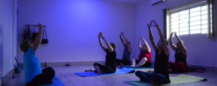 Prática de Yoga na sede em São José dos Campos
